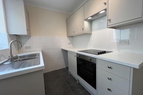 2 bedroom terraced house to rent, Boston Road