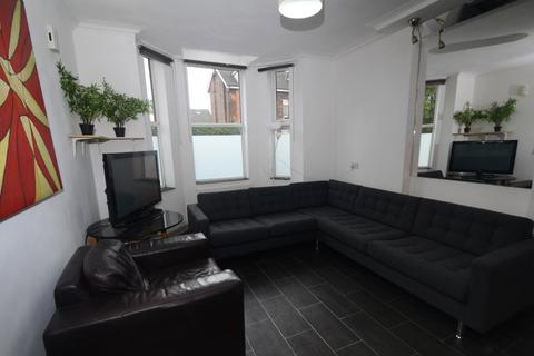 8 bedroom end of terrace house to rent, Upper Lloyd Street, Manchester M14