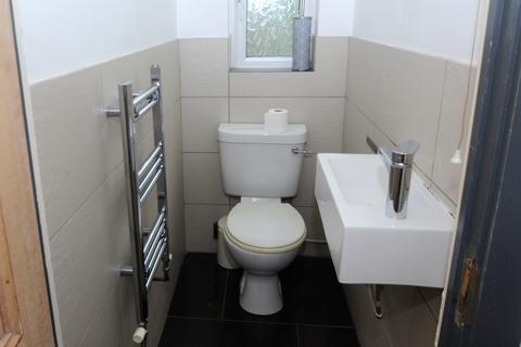 8 bedroom end of terrace house to rent, Upper Lloyd Street, Manchester M14