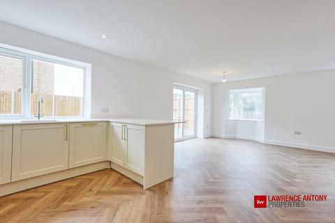 4 bedroom detached house for sale, Arterial Road, Rayleigh, SS6