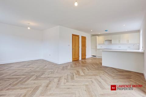 4 bedroom detached house for sale, Arterial Road, Rayleigh, SS6
