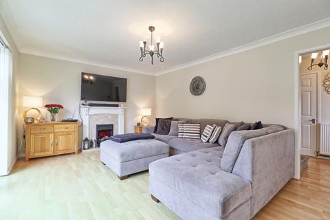 15 Birchdale, Hullbridge, Hockley, SS5 6LY