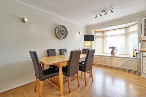 15 Birchdale, Hullbridge, Hockley, SS5 6LY