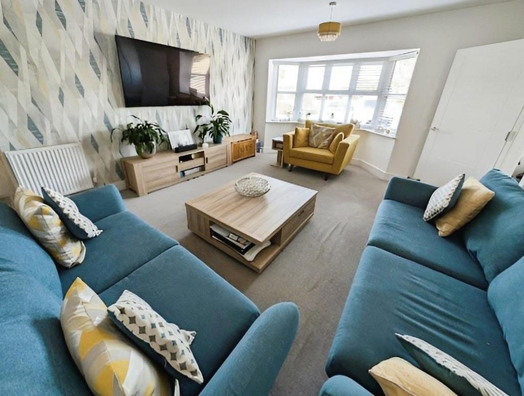 LOUNGE 1.jpg