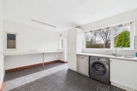 52 Overbury Crescent, New Addington, Croydon, CR0 0LN