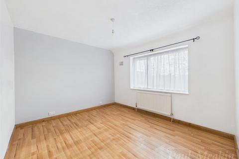 52 Overbury Crescent, New Addington, Croydon, CR0 0LN