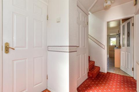 137 Warren Drive, Hornchurch, RM12 4QU