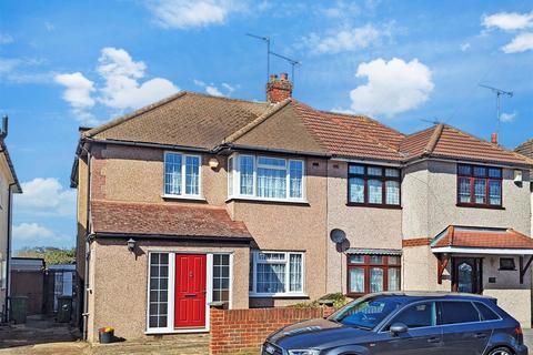 137 Warren Drive, Hornchurch, RM12 4QU