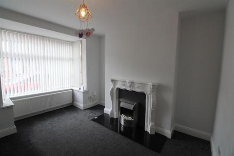 3 bedroom end of terrace house to rent, Perth Street West, Hull