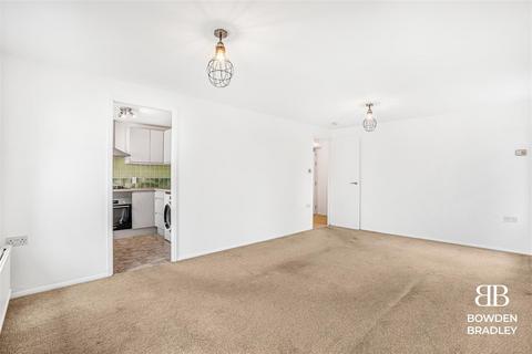 2 bedroom flat to rent, Cobdens, Chigwell