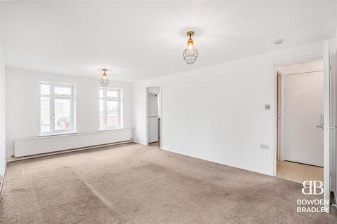 2 bedroom flat to rent, Cobdens, Chigwell