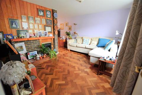 3 bedroom end of terrace house for sale, Falcon Close, Bird's & Tree's Area, Hatfield
