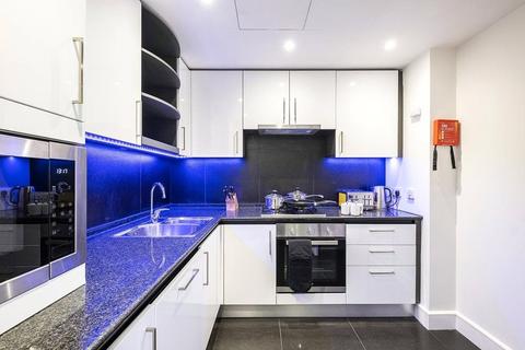 2 bedroom apartment to rent, Circus Apartments, Canary Wharf E14