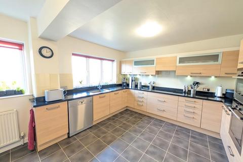 20 Chestermaster Close, Almondsbury, Bristol, BS32 4EH