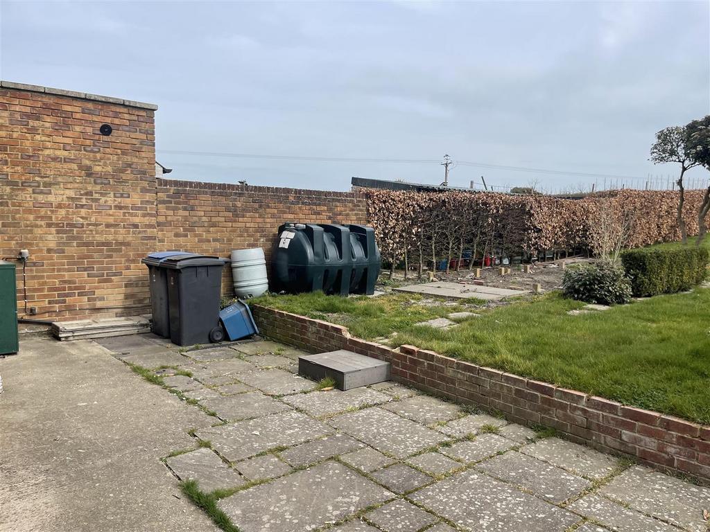 Patio 2.jpg