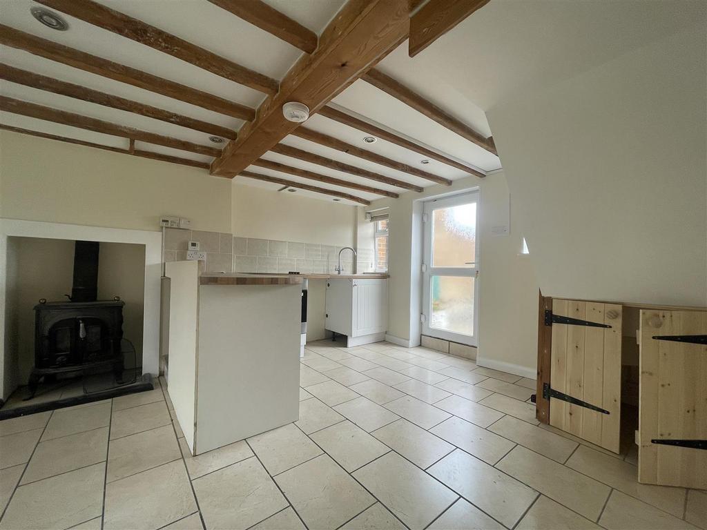 Kitchen 1.jpg