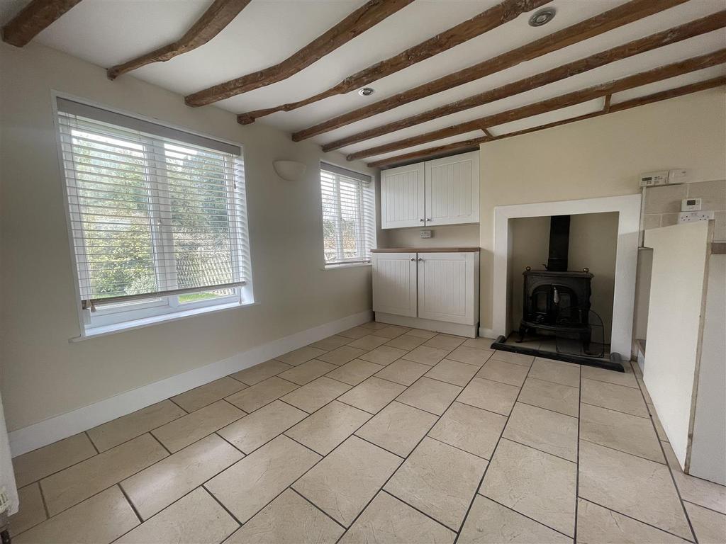 Kitchen 2.jpg