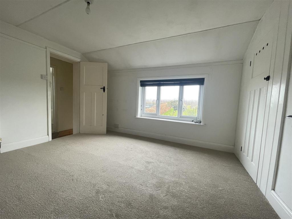 Bedroom 1.jpg