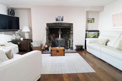 8 Bull Ring, Llantrisant, Pontyclun, CF72 8EB