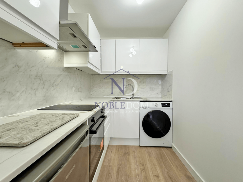 Studio flat in Uxbridge