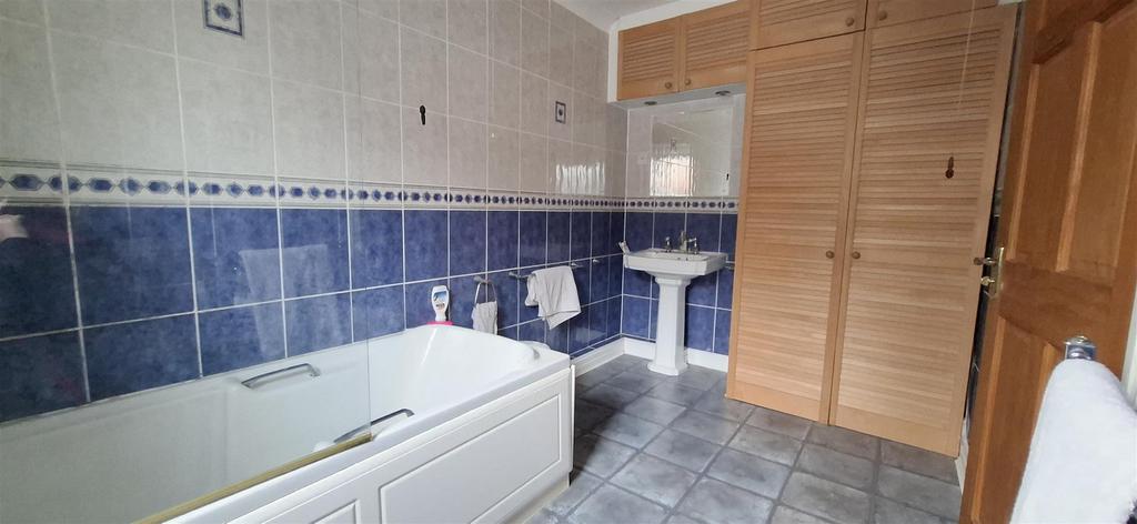 En suite bathroom