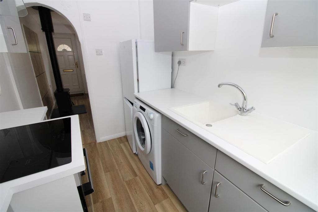 Kitchen2.JPG