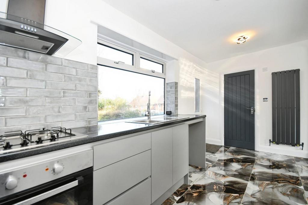 KITCHEN 02.jpg