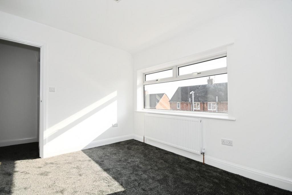 BEDROOM 1 02.jpg