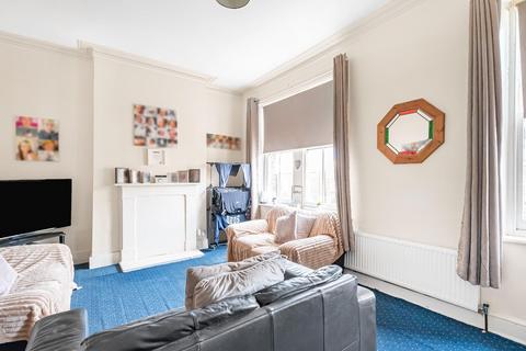 2 bedroom flat for sale, Denmark Road, London, SE5