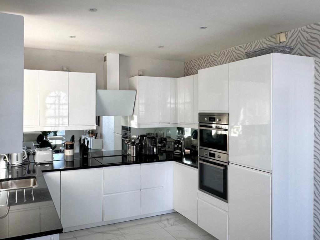 Lounge/Dining/Kitchen