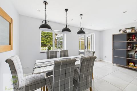 28 Hever Croft, Rochester, ME2 2NN
