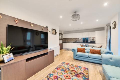 3 bedroom apartment for sale, Halley House, London NW9