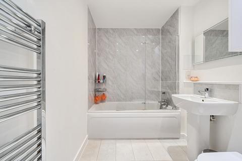 3 bedroom apartment for sale, Halley House, London NW9
