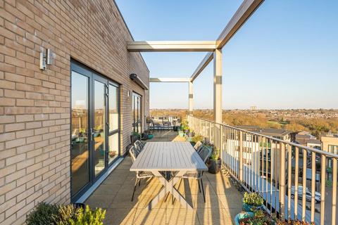 2 bedroom penthouse for sale, Henry Darlot Drive, London