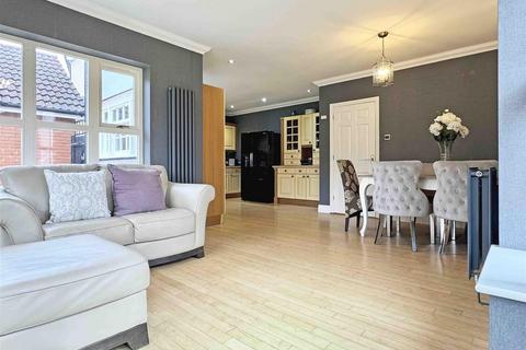 53 Cuckoo Way, Great Notley, Braintree, CM77 7WG