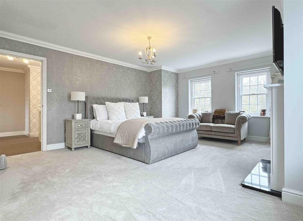 Master Bedroom b.jpg