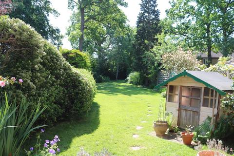 34 Oswald Close, Fetcham, Leatherhead, KT22 9UG
