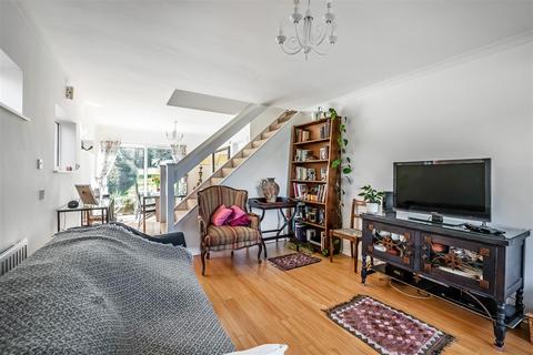 34 Oswald Close, Fetcham, Leatherhead, KT22 9UG