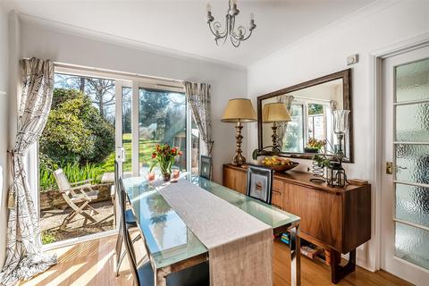 34 Oswald Close, Fetcham, Leatherhead, KT22 9UG