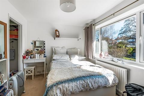34 Oswald Close, Fetcham, Leatherhead, KT22 9UG