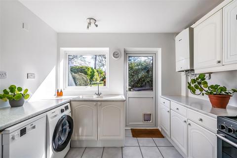 34 Oswald Close, Fetcham, Leatherhead, KT22 9UG