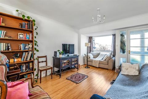34 Oswald Close, Fetcham, Leatherhead, KT22 9UG