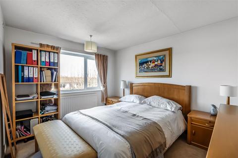34 Oswald Close, Fetcham, Leatherhead, KT22 9UG