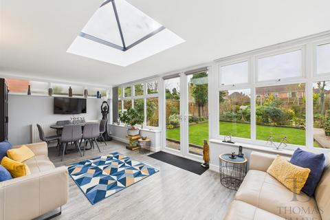 12 Thomas Avenue, Radcliffe On Trent, Nottingham, NG12 2HT