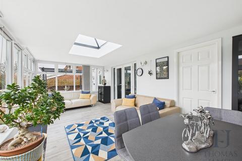 12 Thomas Avenue, Radcliffe On Trent, Nottingham, NG12 2HT