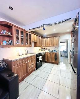 4 bedroom end of terrace house to rent, Eastham E6