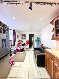 4 bedroom end of terrace house to rent, Eastham E6