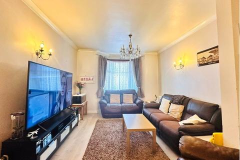 4 bedroom end of terrace house to rent, Eastham E6