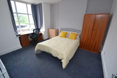 3 bedroom terraced house to rent, Highfield Road, Nottingham NG7