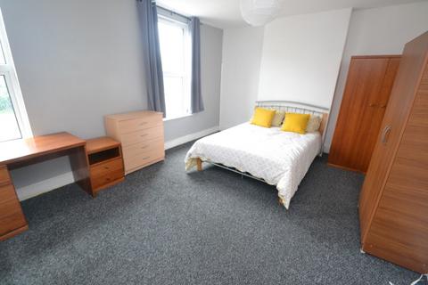 3 bedroom terraced house to rent, Highfield Road, Nottingham NG7